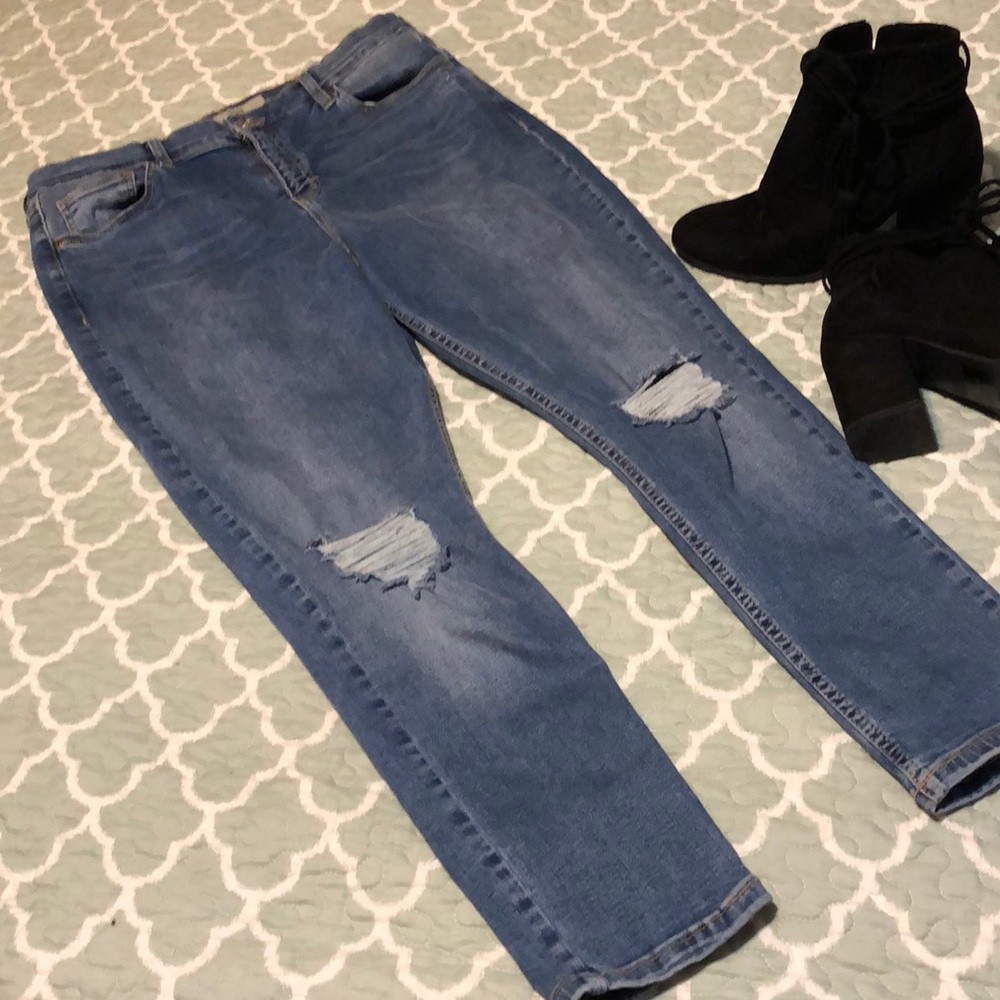 Distressed, stretchy skinny jeans